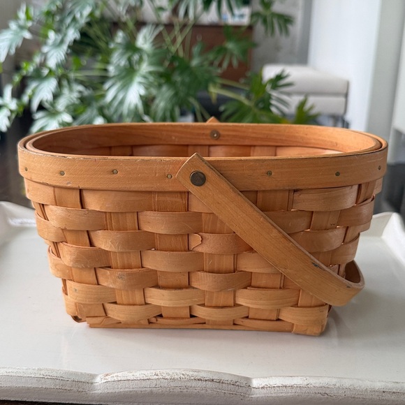 Vintage Handcrafted Woven Basket with Handle - Picture 9 of 9